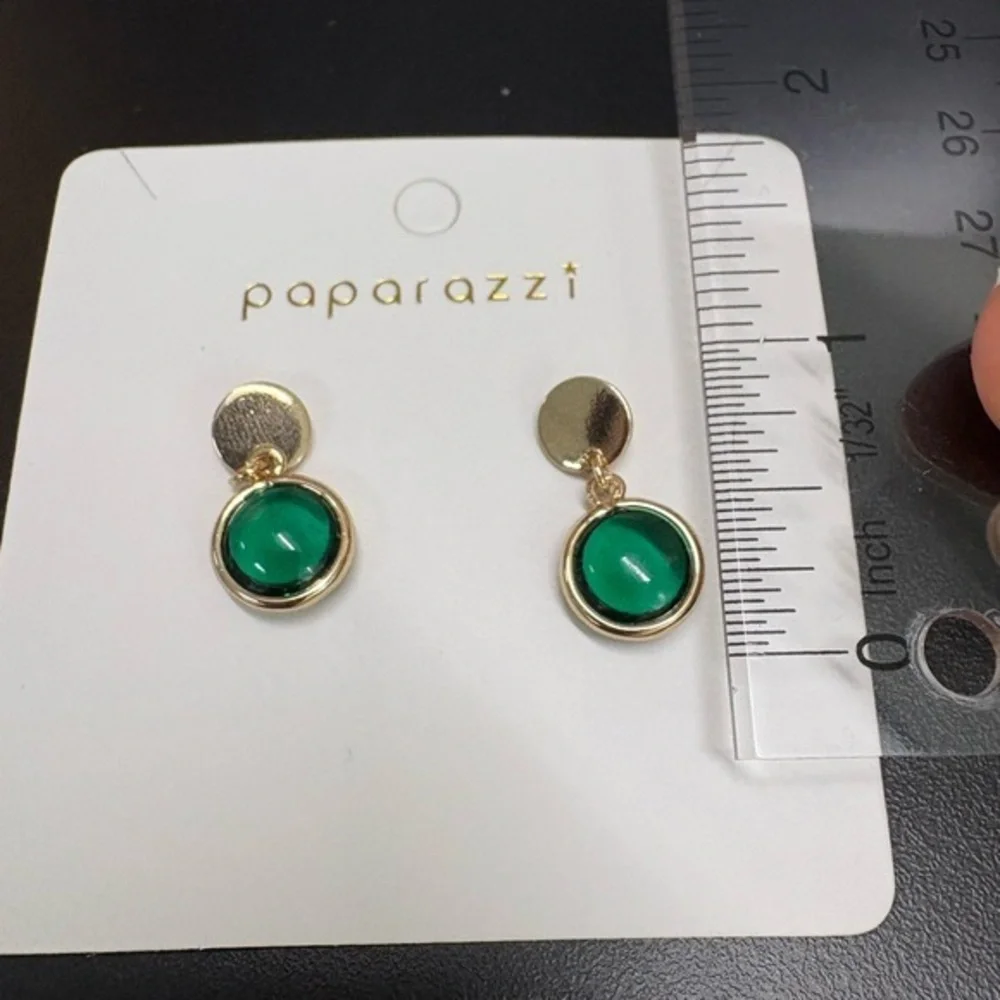 Vintage-Inspired Green Stone Dangle Earrings  Gold Trim Classic Elegant Look new